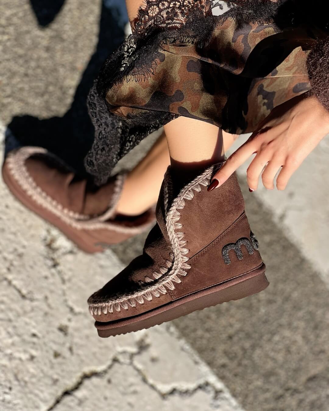 OF - MOU Eskimo 18 glitter logo brown pepper