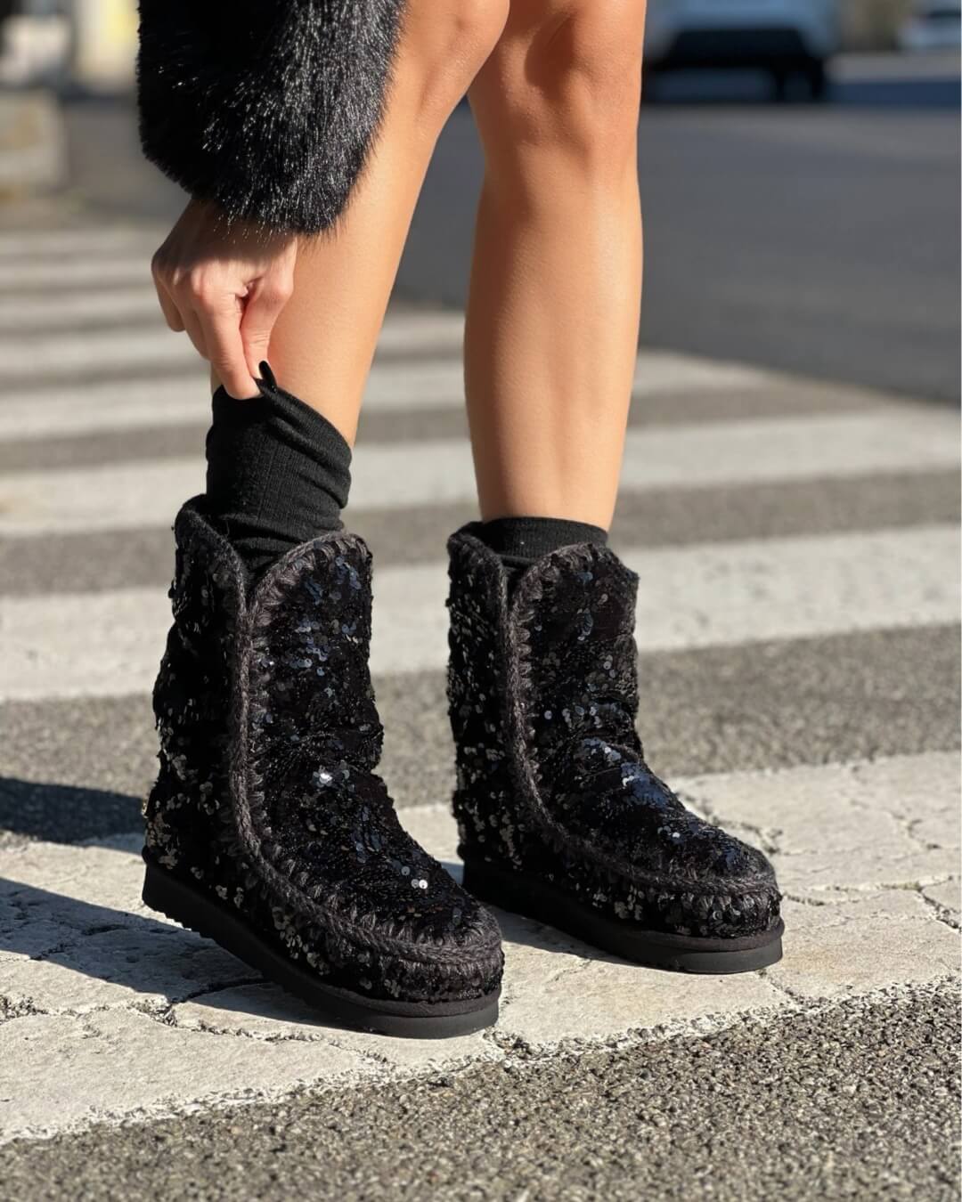 OF - MOU Eskimo iridescent sequins black