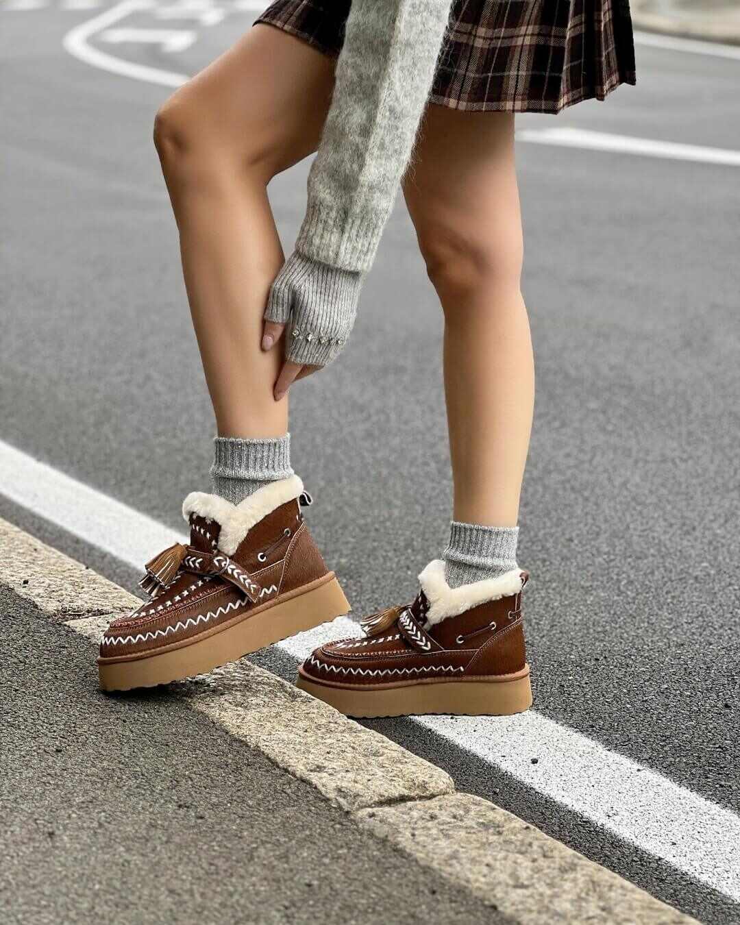 OF - NAN-KU Stivaletto Tween camel con nappine