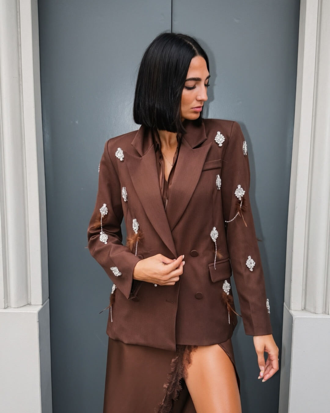 OF - Blazer Plume marrone con pietre e piume