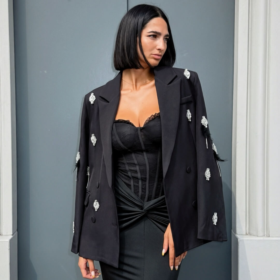 LM - Blazer Plume nero con pietre e piume