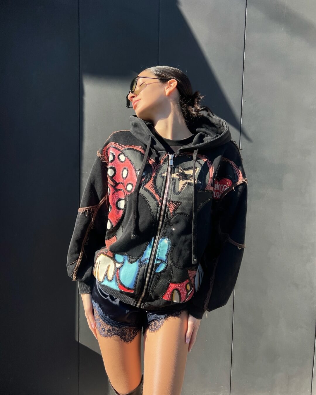 OF - Felpa Cartoon nero inserti strass