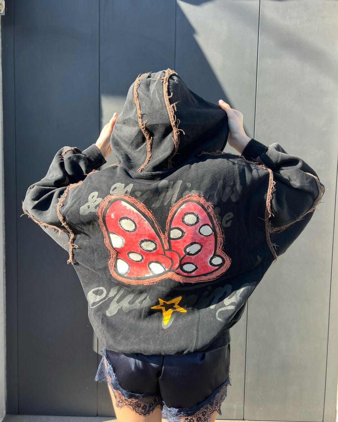 OF - Felpa Cartoon nero inserti strass