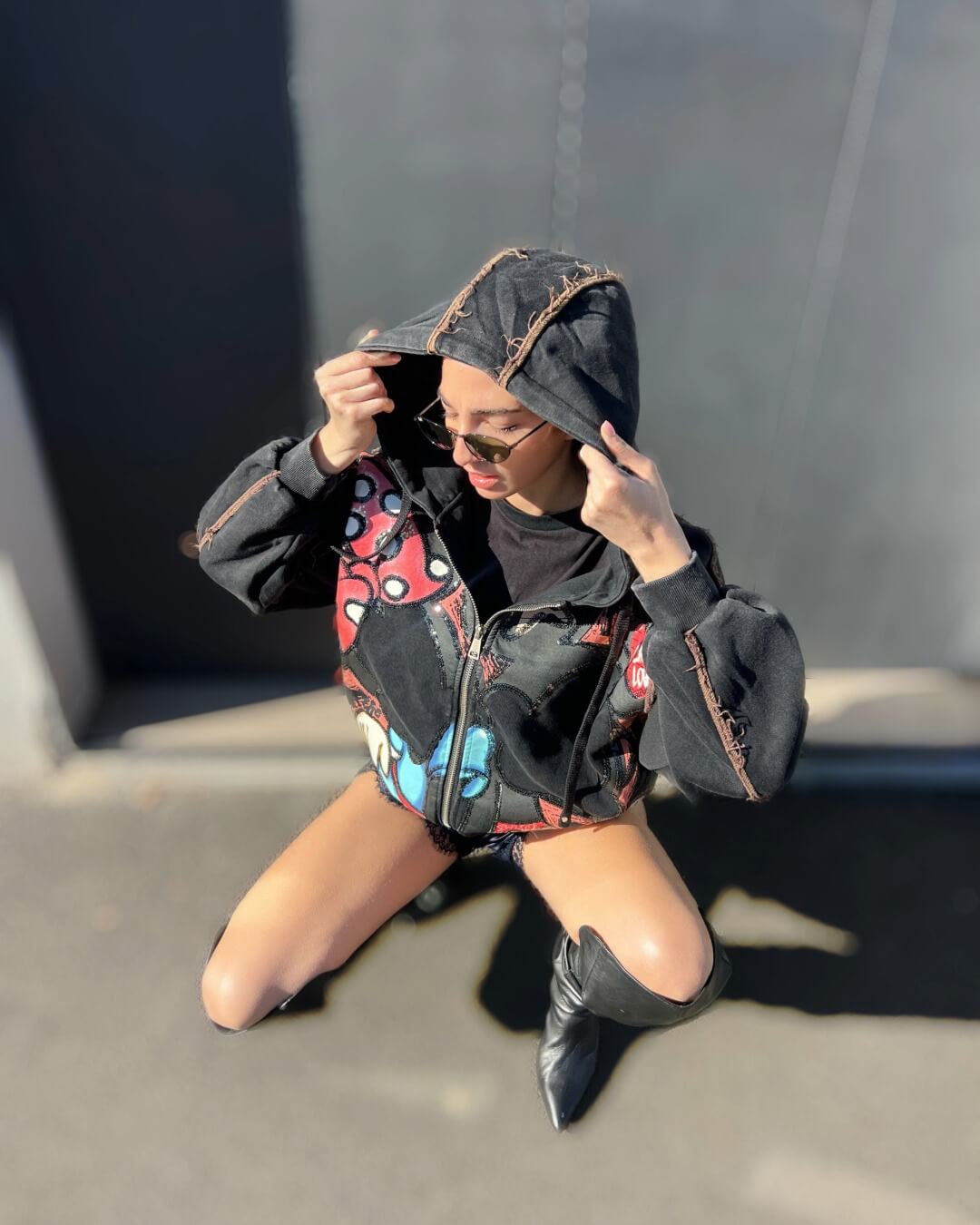 OF - Felpa Cartoon nero inserti strass