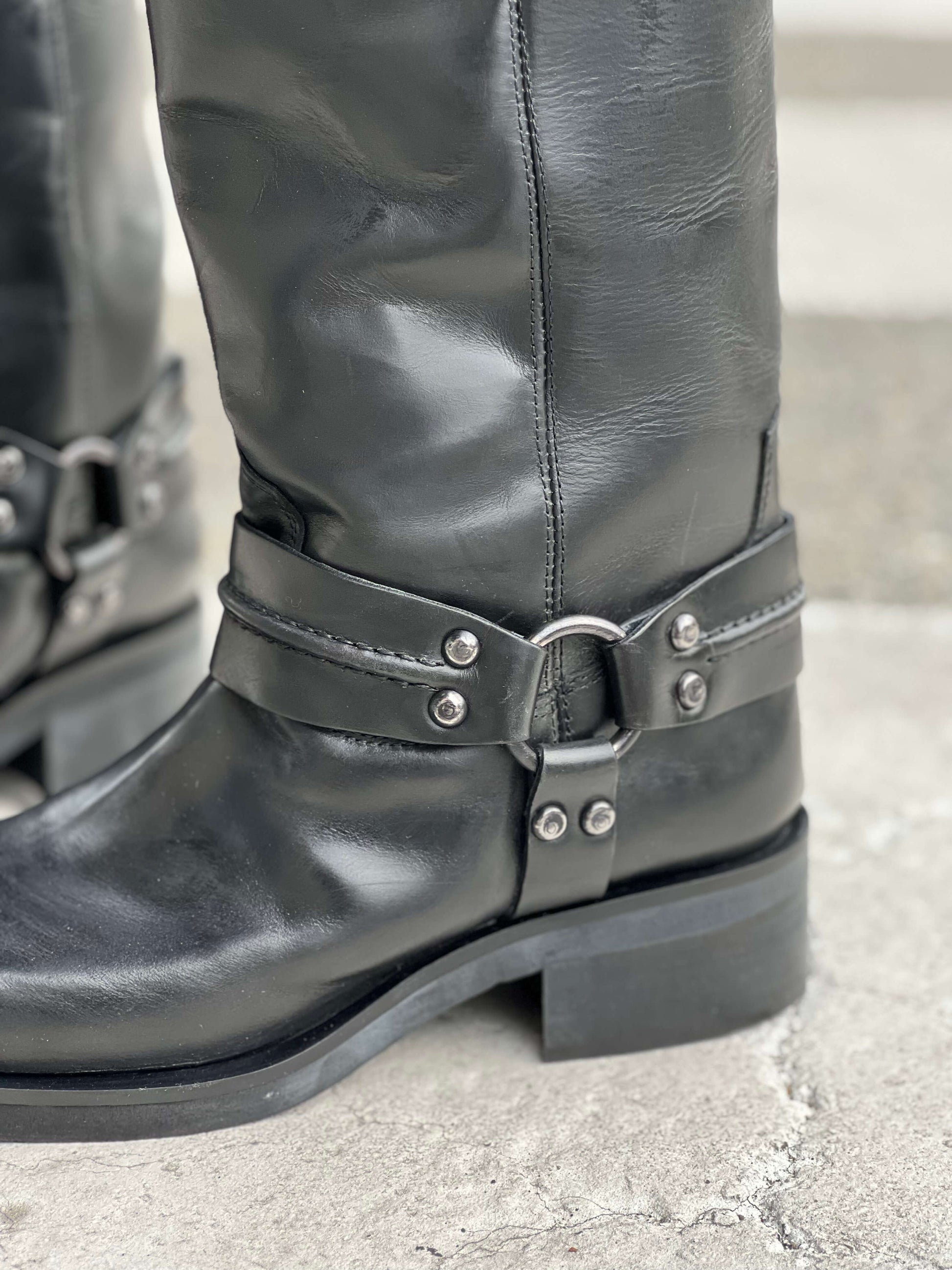 OF - Biker Ryan nero con dettagli argento scuro