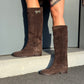 LM - Stivale Penelope camoscio moro con accessorio oro
