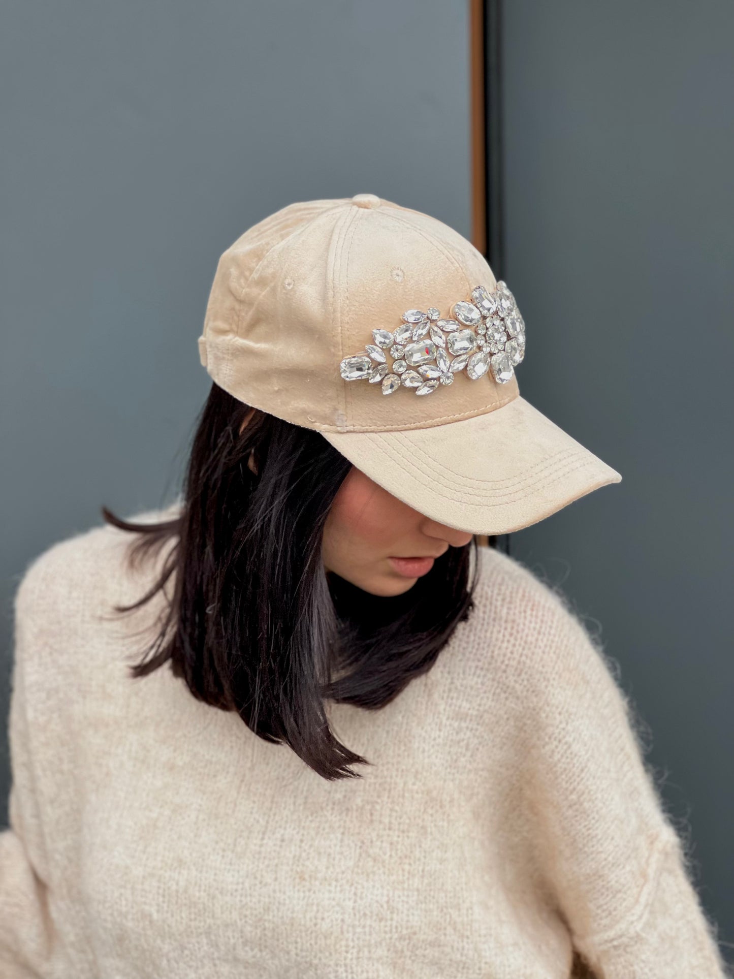 LM - Cappello Taylor velluto beige con pietre