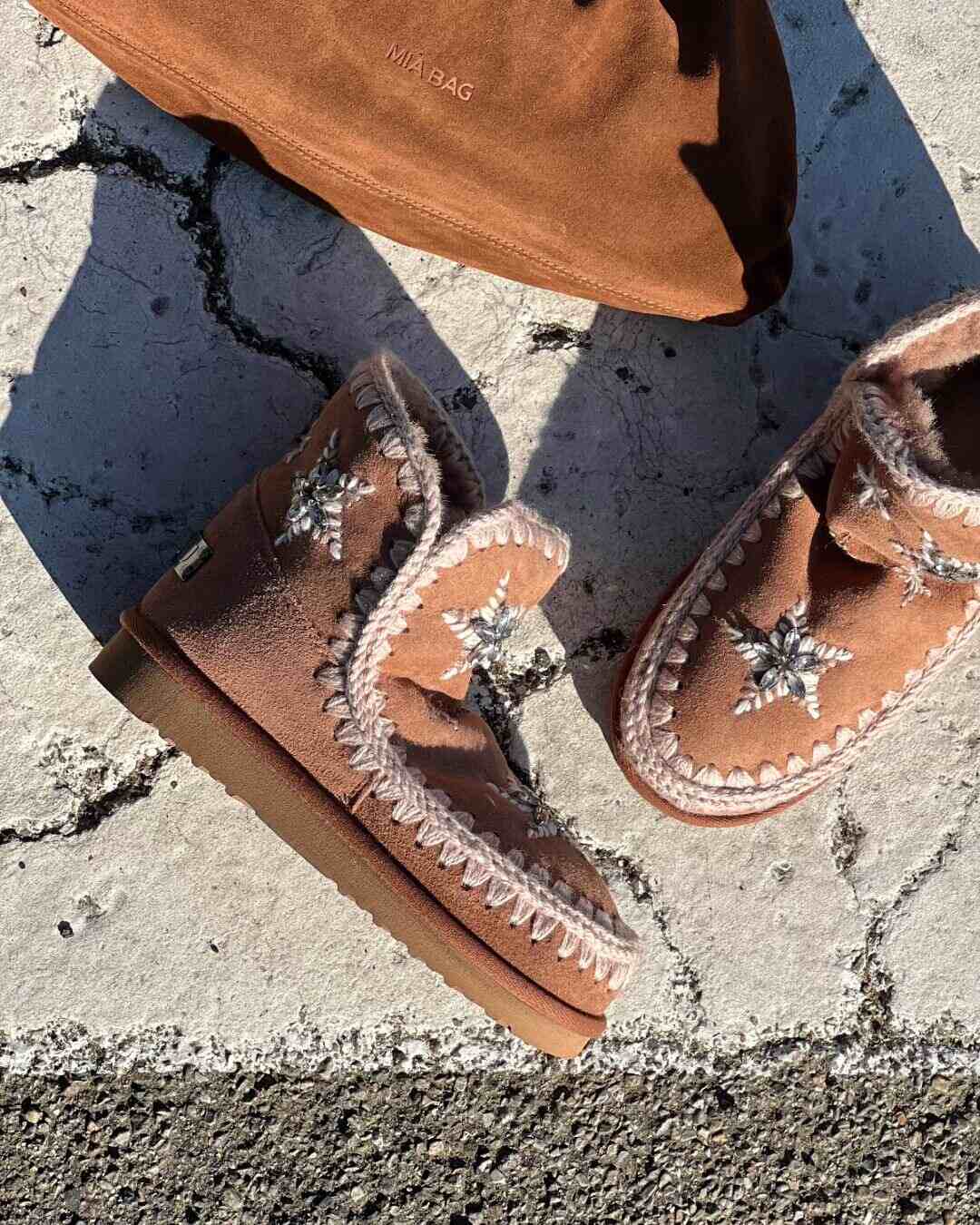 OF - MOU Eskimo wool stars rhinestones pink brown