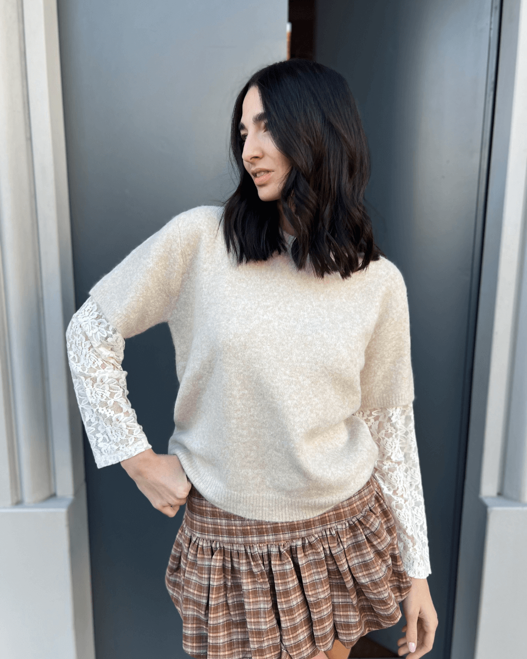 OF - Maglione Ully beige con maniche in pizzo