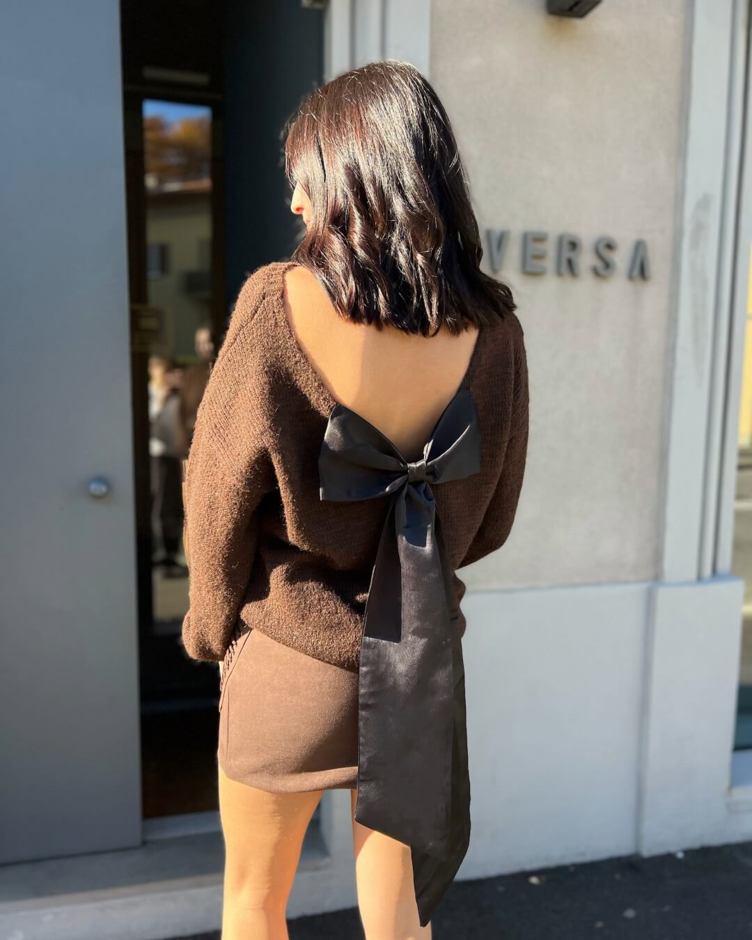 OF - Maglione Coco marrone con fiocco nero