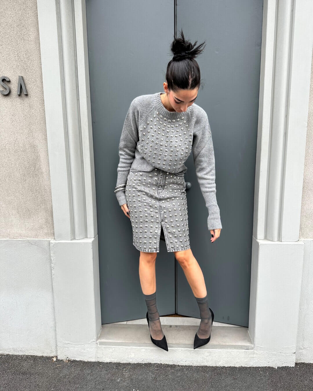 OF - ODI ET AMO Pullover Danai grigio con borchie