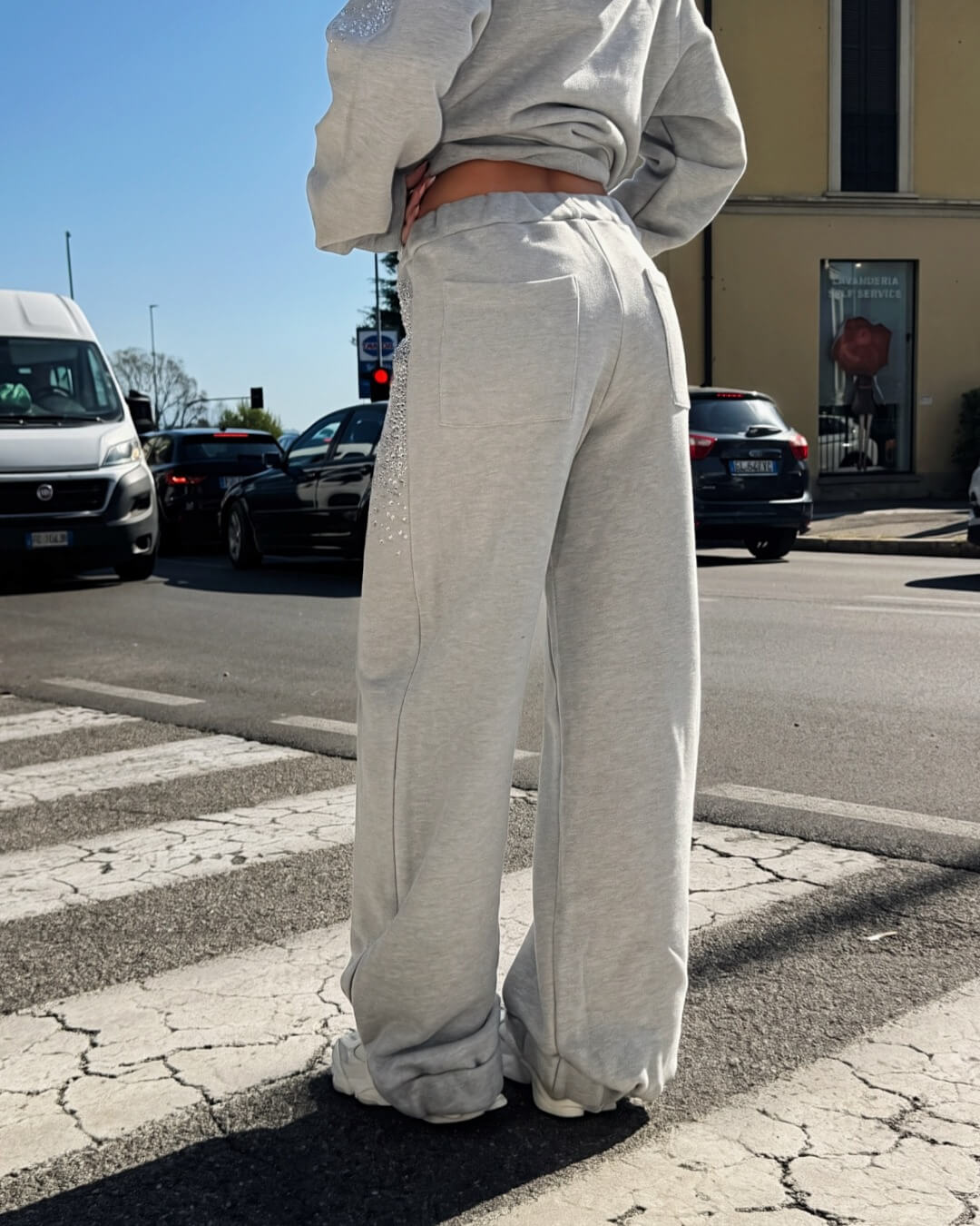 OF - ODI ET AMO Pantalone Oskar felpa grigio con strass