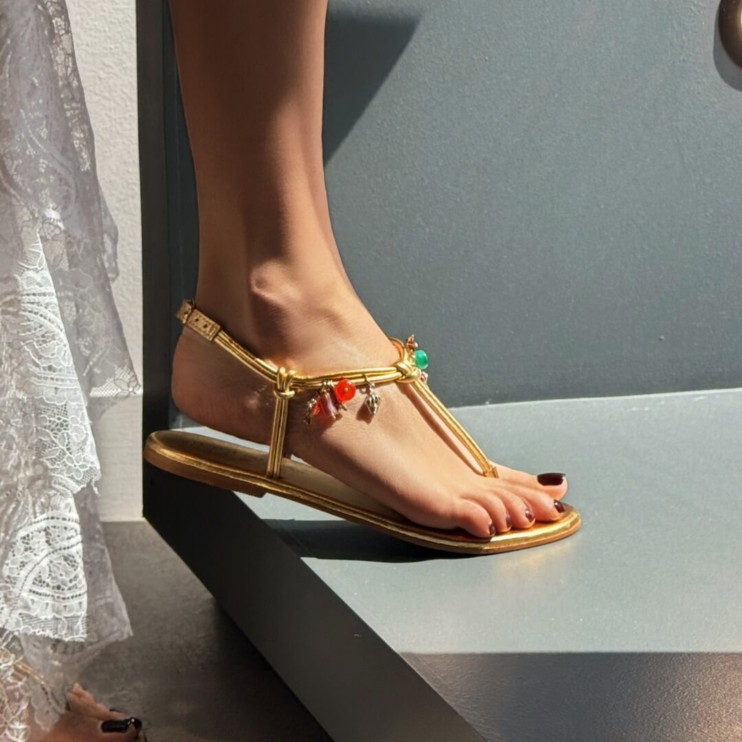 OF - Sandalo basso Allegra infradito gold con charms