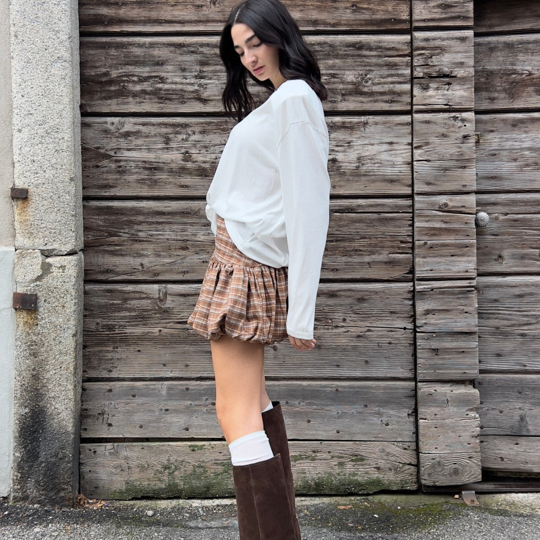 LM - T-shirt Melissa bianco con spalle imbottite