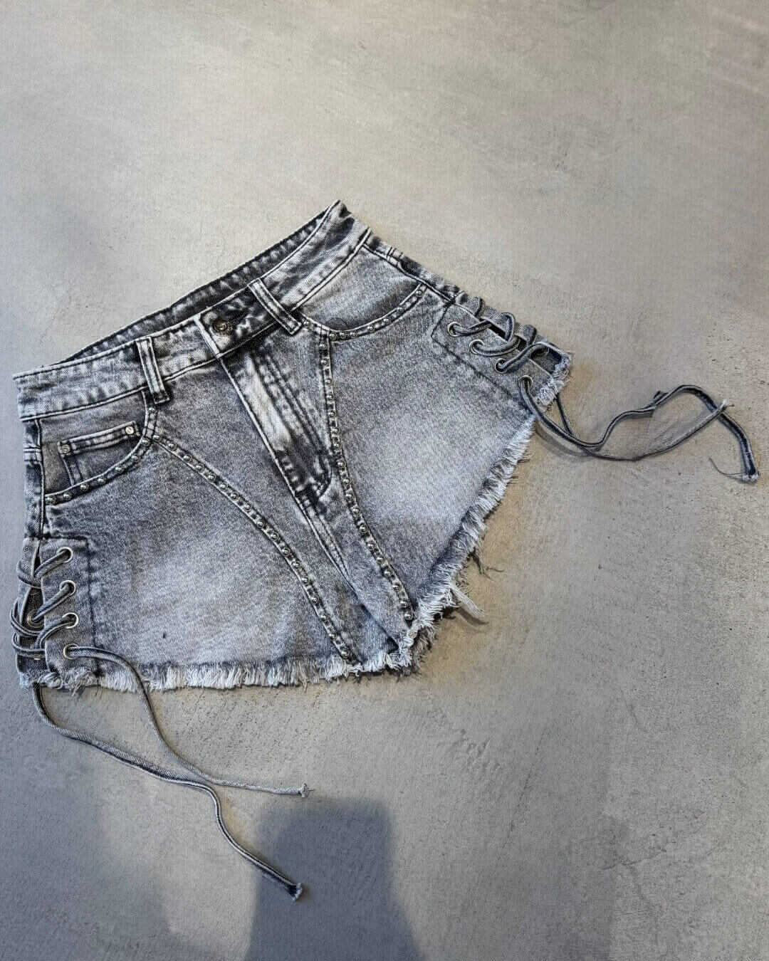 OF - Shorts Lisa lacci grigio con borchie