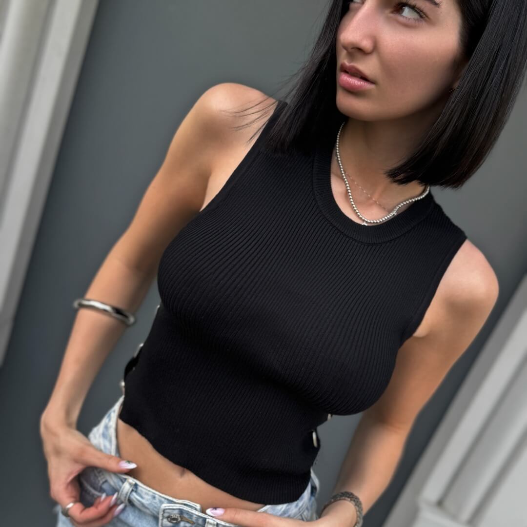 OF - Top Jinny nero con pietre e aperture