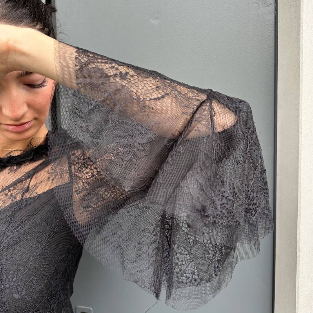 OF - Abito Stefany nero pizzo con rouches