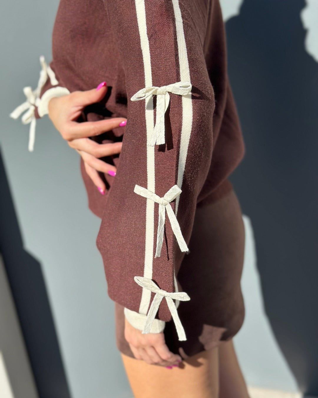 OF - Maglione Dana marrone con fiocchi