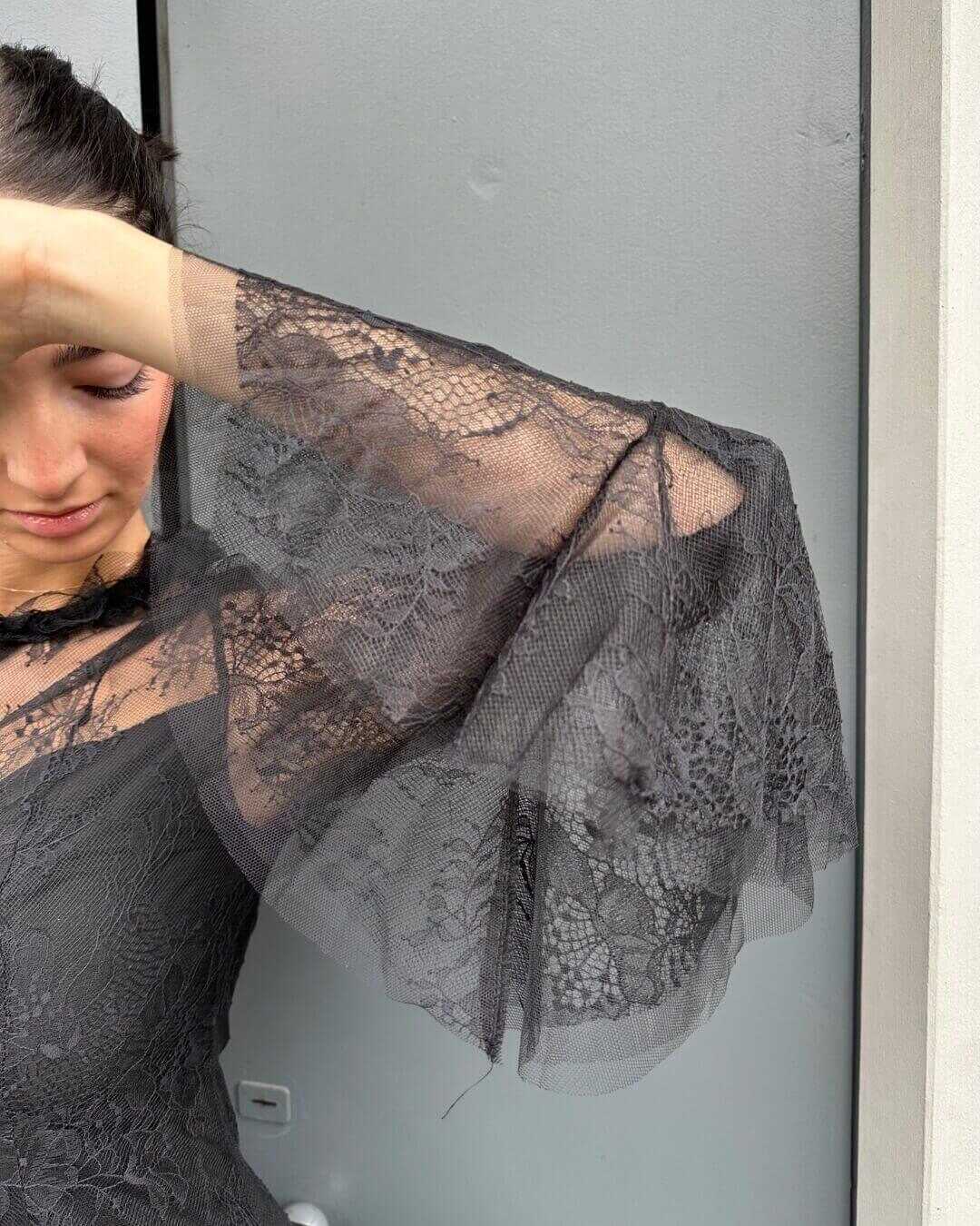 OF - Abito Stefany nero pizzo con rouches