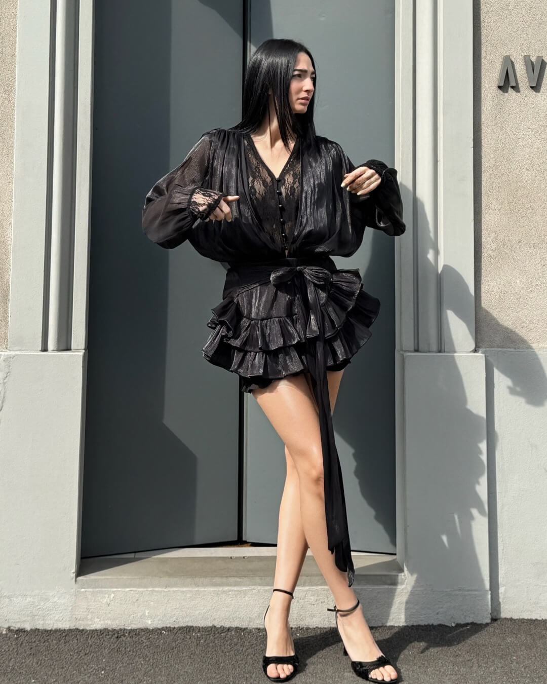 OF - Abito Miriam rouches nero con inserto pizzo